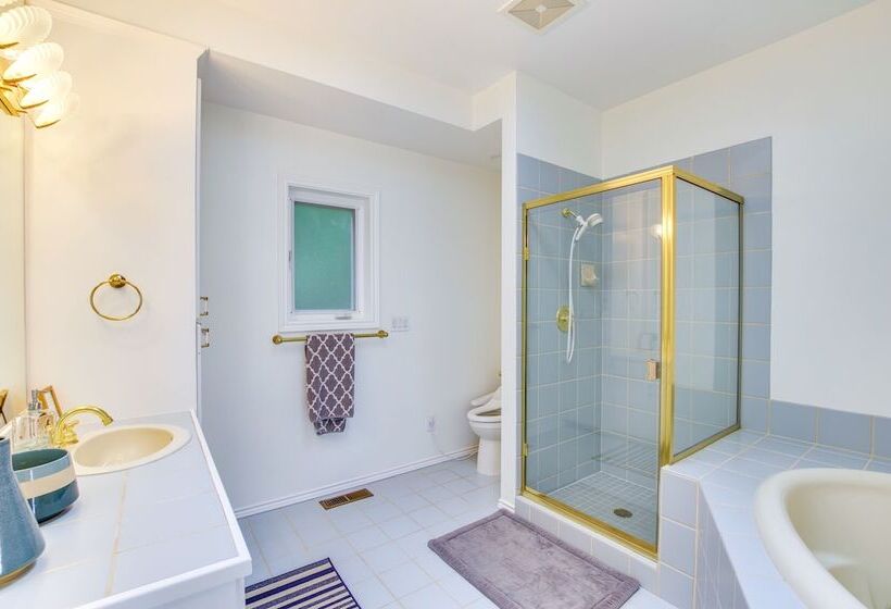 Bright Camano Home ~ 4 Mi To Cama Beach State Park