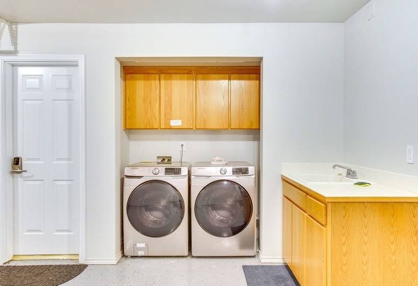 Bright Camano Home ~ 4 Mi To Cama Beach State Park