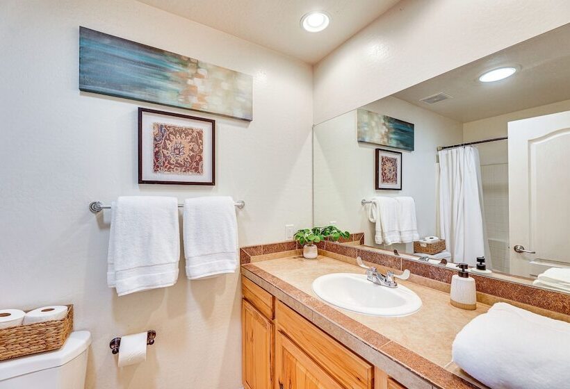 Charming Home W/ Pool   Near Mesa Arts Center!