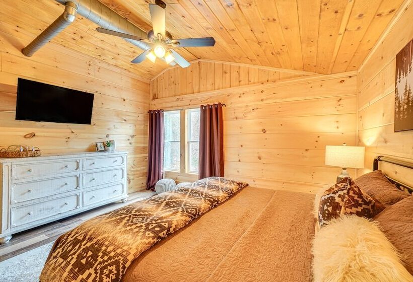 Cozy Sevierville Cabin W/ Hot Tub & Game Room!