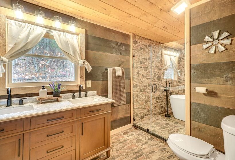 Cozy Sevierville Cabin W/ Hot Tub & Game Room!