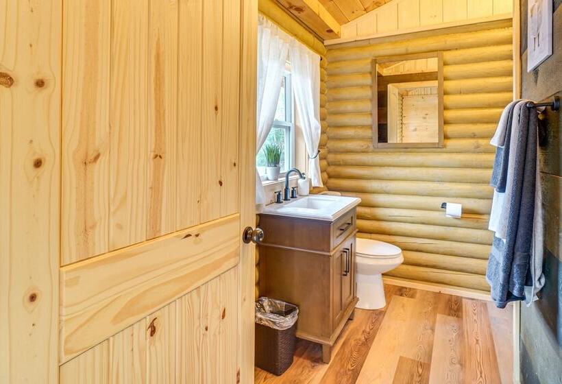 Cozy Sevierville Cabin W/ Hot Tub & Game Room!