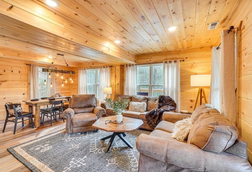 Cozy Sevierville Cabin W/ Hot Tub & Game Room!
