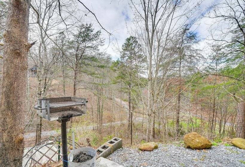 Cozy Sevierville Cabin W/ Hot Tub & Game Room!