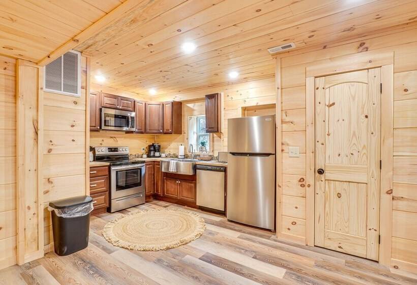 Cozy Sevierville Cabin W/ Hot Tub & Game Room!