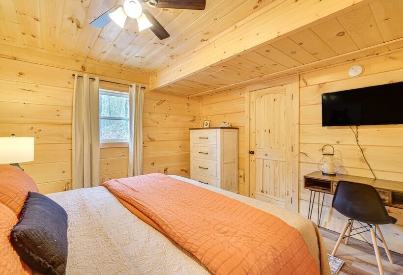 Cozy Sevierville Cabin W/ Hot Tub & Game Room!