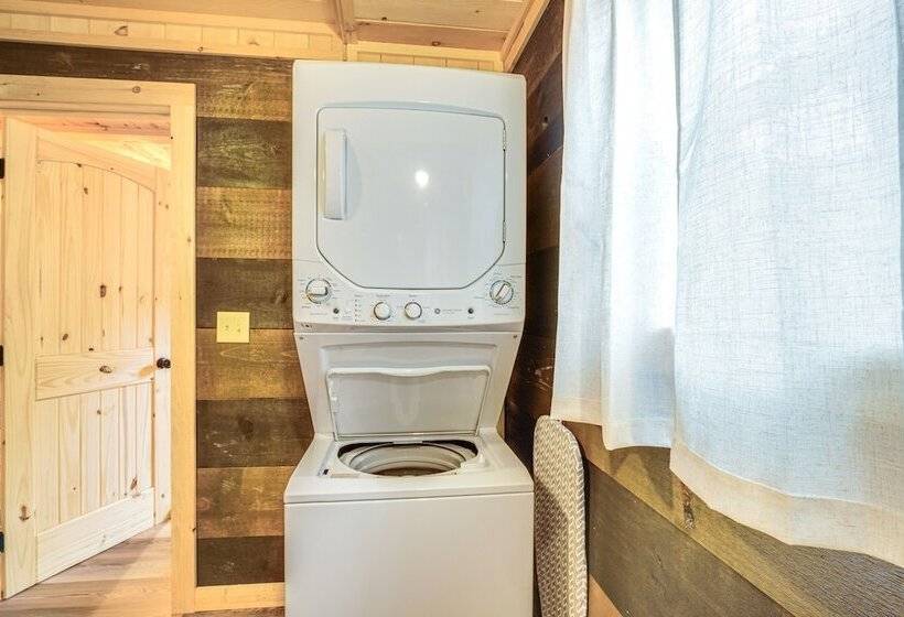 Cozy Sevierville Cabin W/ Hot Tub & Game Room!