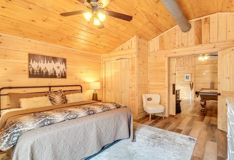 Cozy Sevierville Cabin W/ Hot Tub & Game Room!