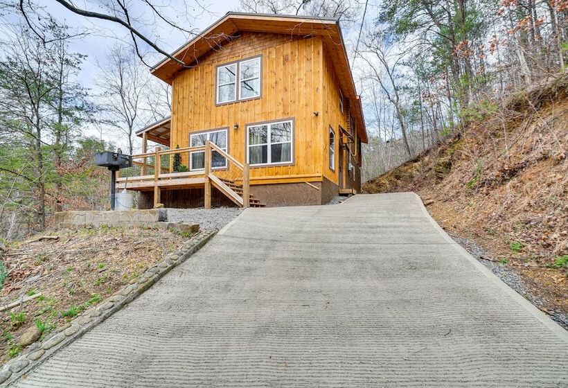 Cozy Sevierville Cabin W/ Hot Tub & Game Room!