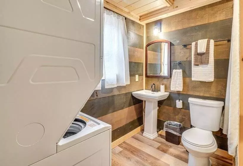 Cozy Sevierville Cabin W/ Hot Tub & Game Room!