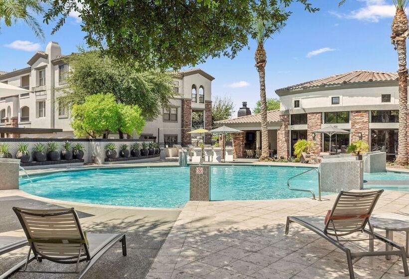 Cozysuites Glendale With Pool 04 And 18