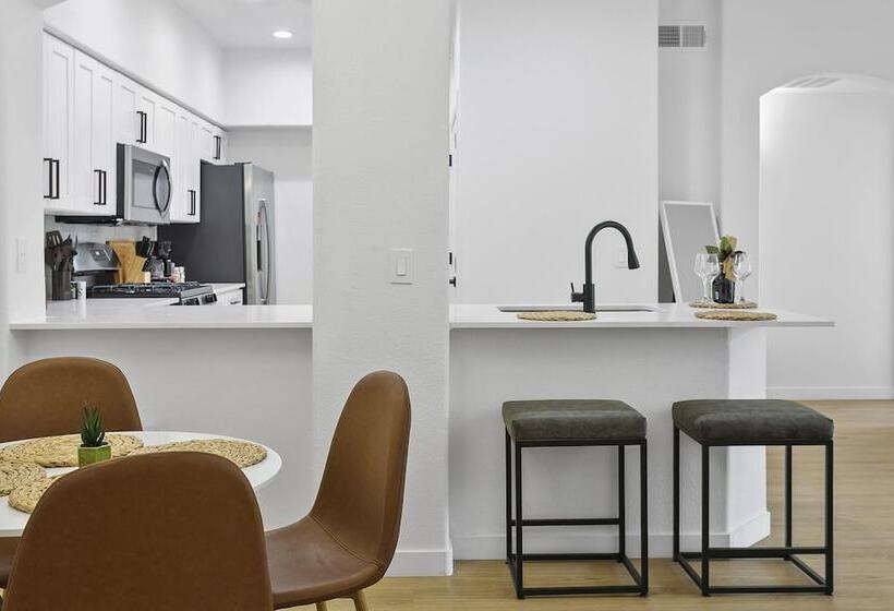 Cozysuites Glendale With Pool 04 And 18