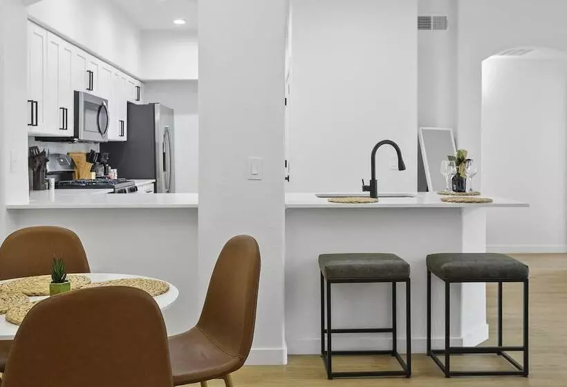 Cozysuites Glendale With Pool  04 And 18