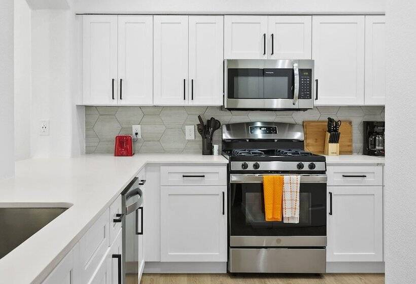 Cozysuites Glendale With Pool 04 And 18