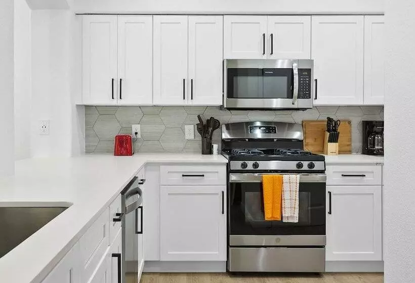 Cozysuites Glendale With Pool  04 And 18