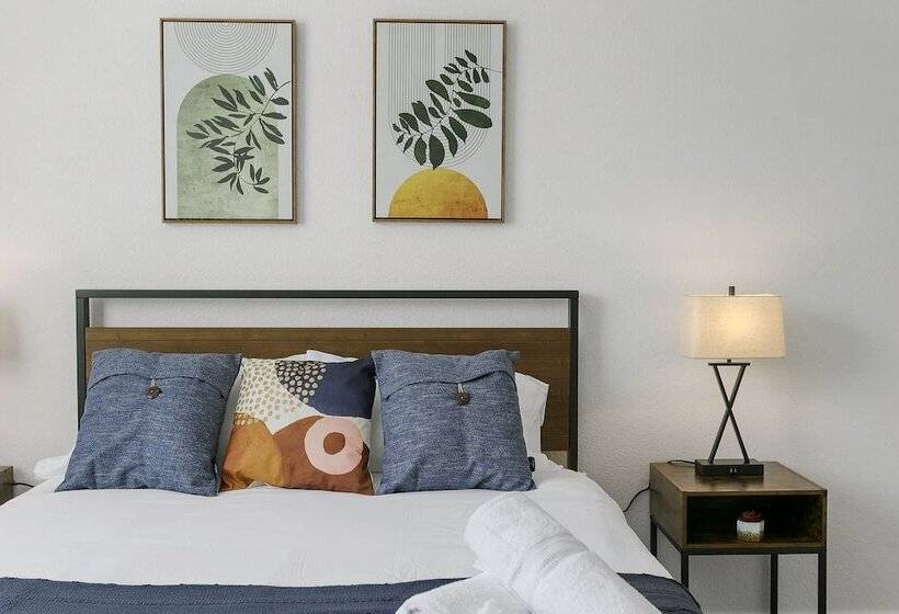 Cozysuites Glendale With Pool 04 And 18