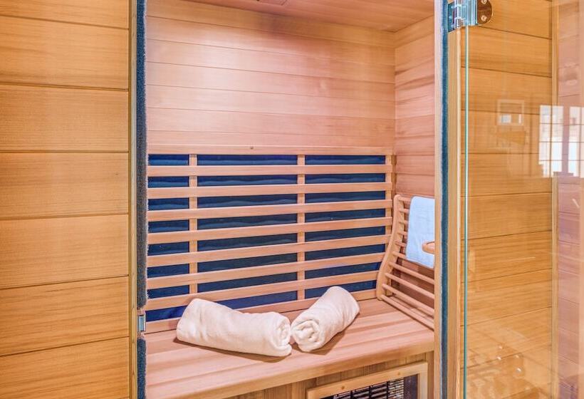 Family Friendly Lake Waubesa Home: Boat + Swim!