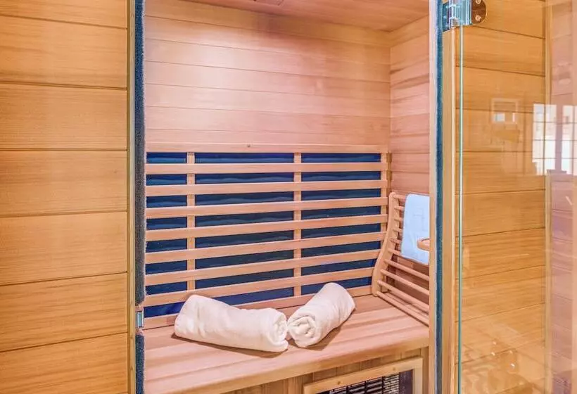 Family Friendly Lake Waubesa Home: Boat + Swim!