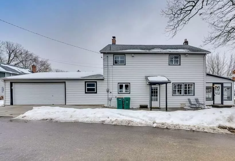 Family Friendly Lake Waubesa Home: Boat + Swim!