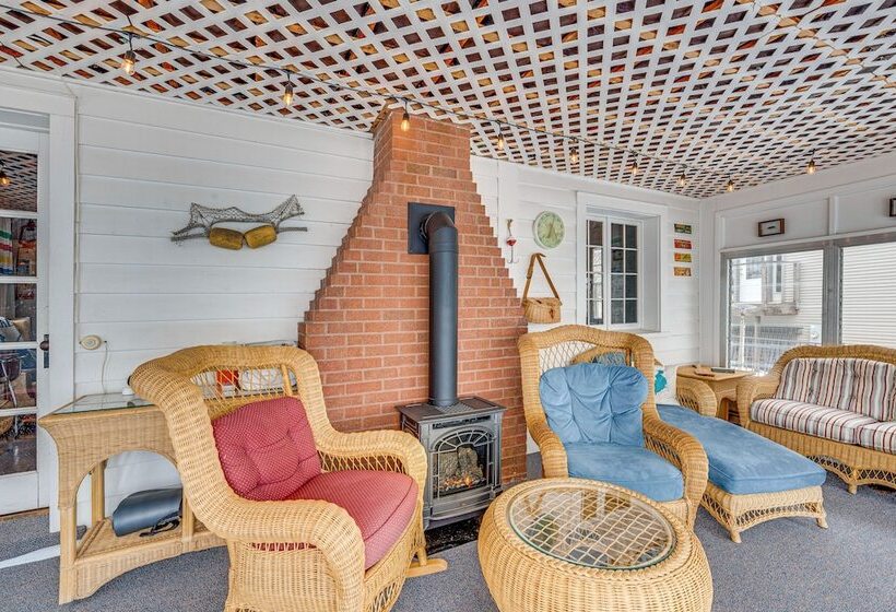 Family Friendly Lake Waubesa Home: Boat + Swim!