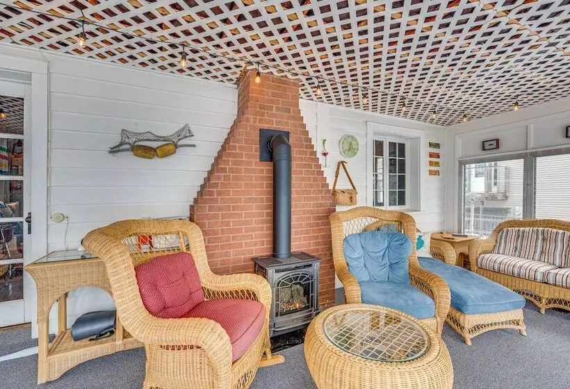 Family Friendly Lake Waubesa Home: Boat + Swim!