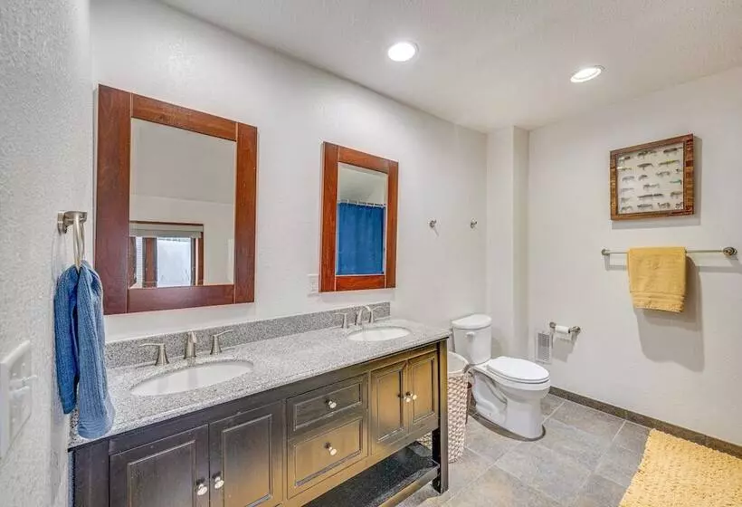 Family Friendly Lake Waubesa Home: Boat + Swim!