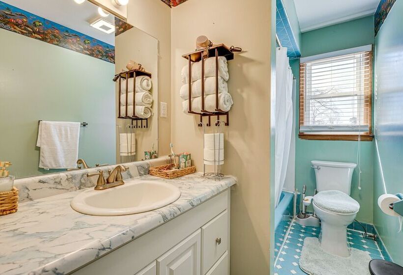 Family Friendly Toms River Home, 3 Mi To Beach!