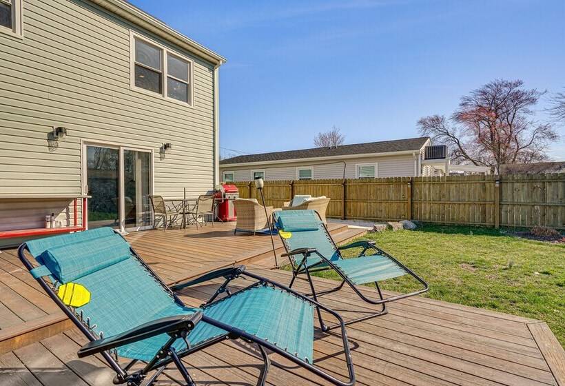 Family Friendly Toms River Home, 3 Mi To Beach!