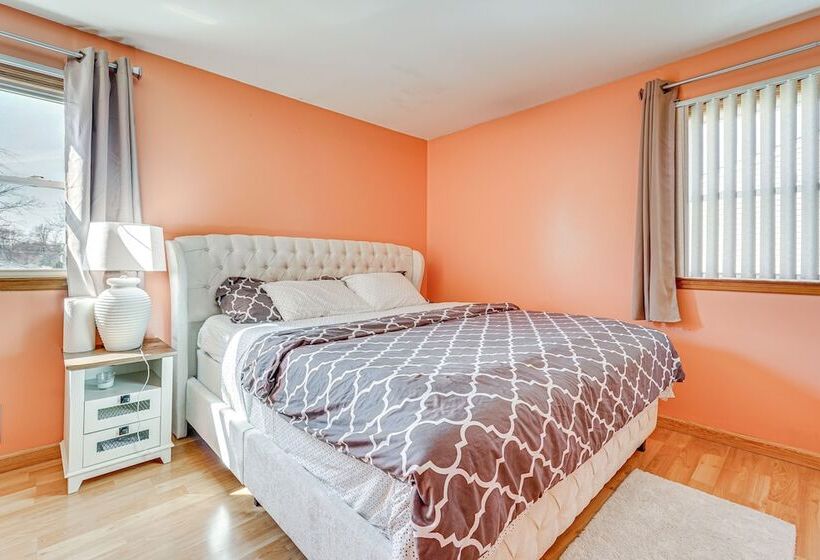 Family Friendly Toms River Home, 3 Mi To Beach!