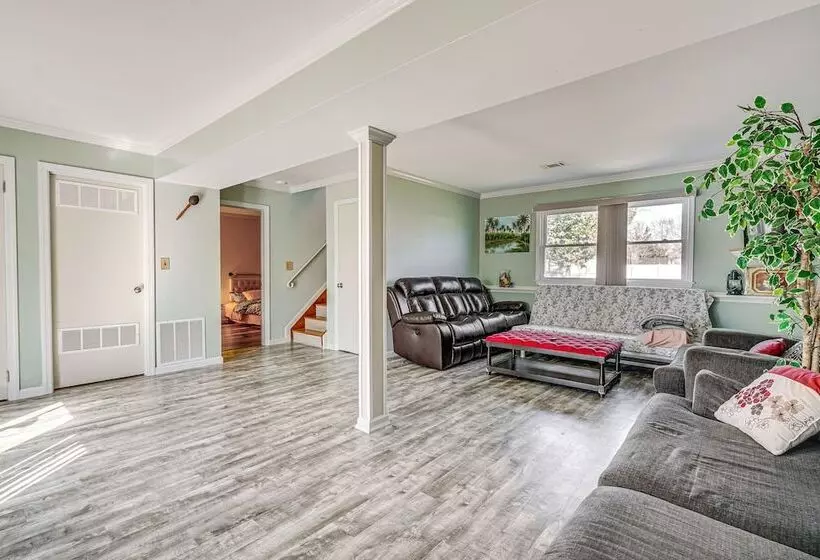 Family Friendly Toms River Home, 3 Mi To Beach!