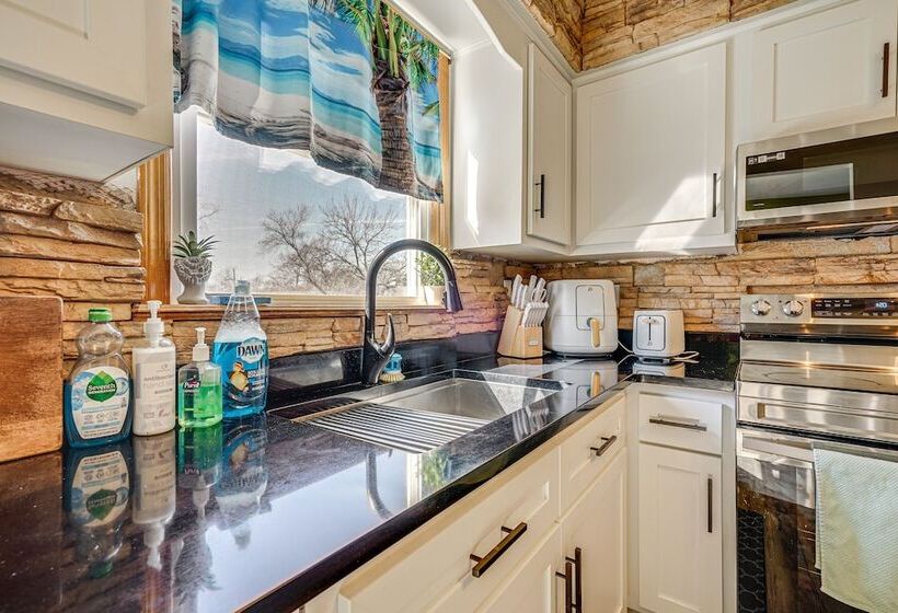 Family Friendly Toms River Home, 3 Mi To Beach!