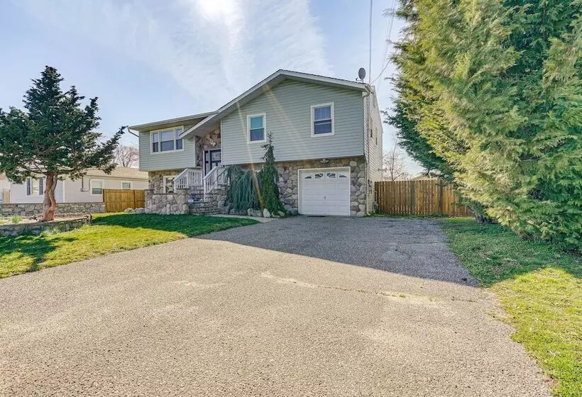 Family Friendly Toms River Home, 3 Mi To Beach!
