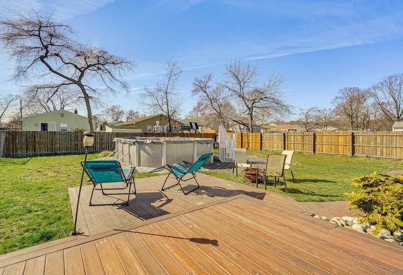 Family Friendly Toms River Home, 3 Mi To Beach!