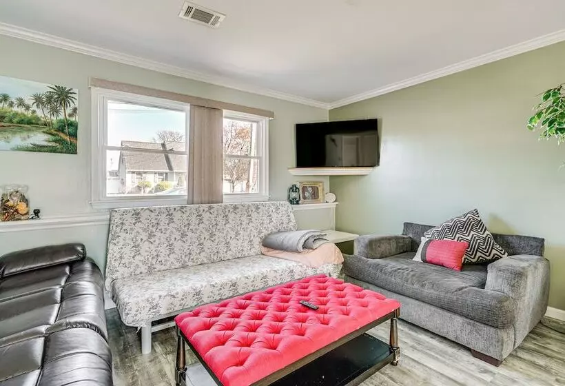 Family Friendly Toms River Home, 3 Mi To Beach!