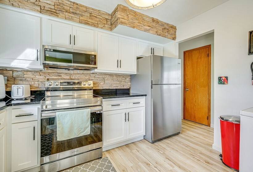 Family Friendly Toms River Home, 3 Mi To Beach!