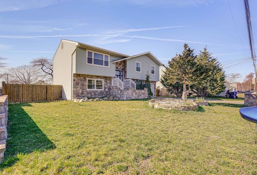 Family Friendly Toms River Home, 3 Mi To Beach!