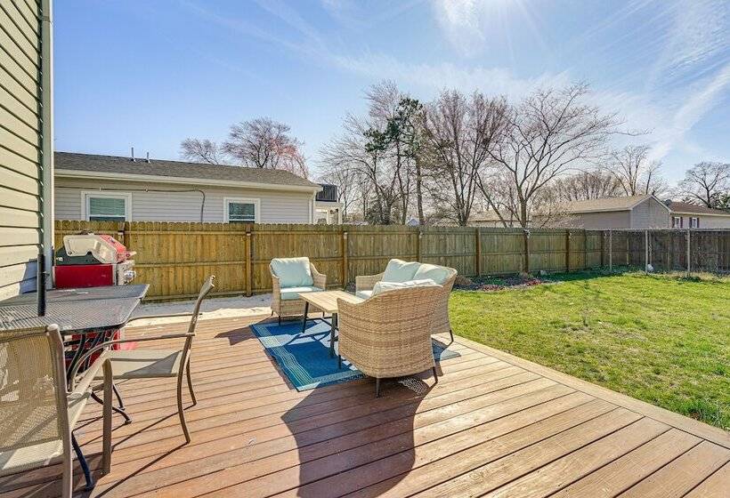 Family Friendly Toms River Home, 3 Mi To Beach!