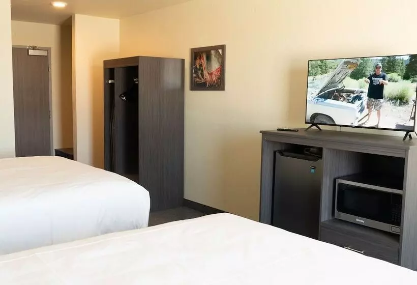 Hotelli Iron Creek Inn & Suites