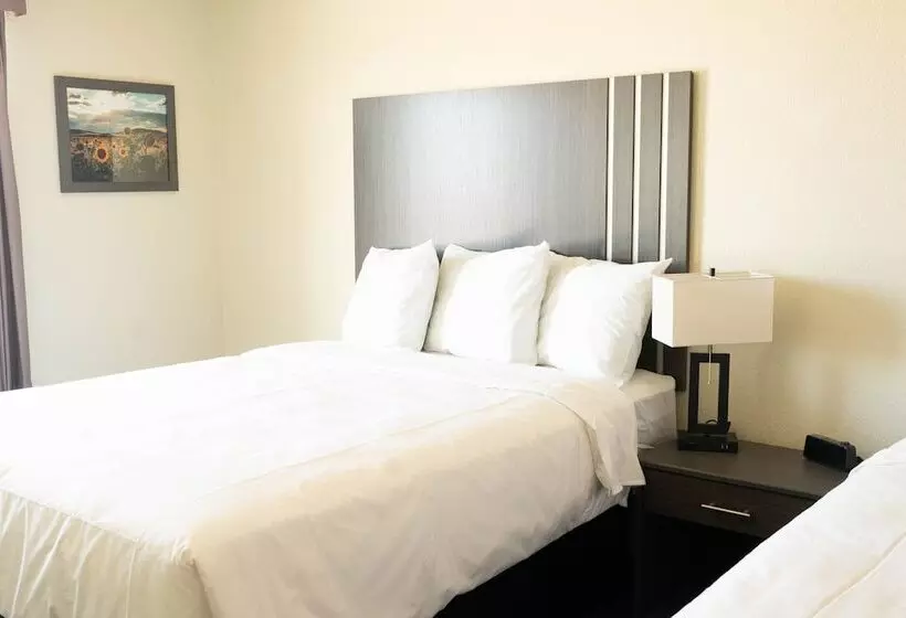 Hotelli Iron Creek Inn & Suites