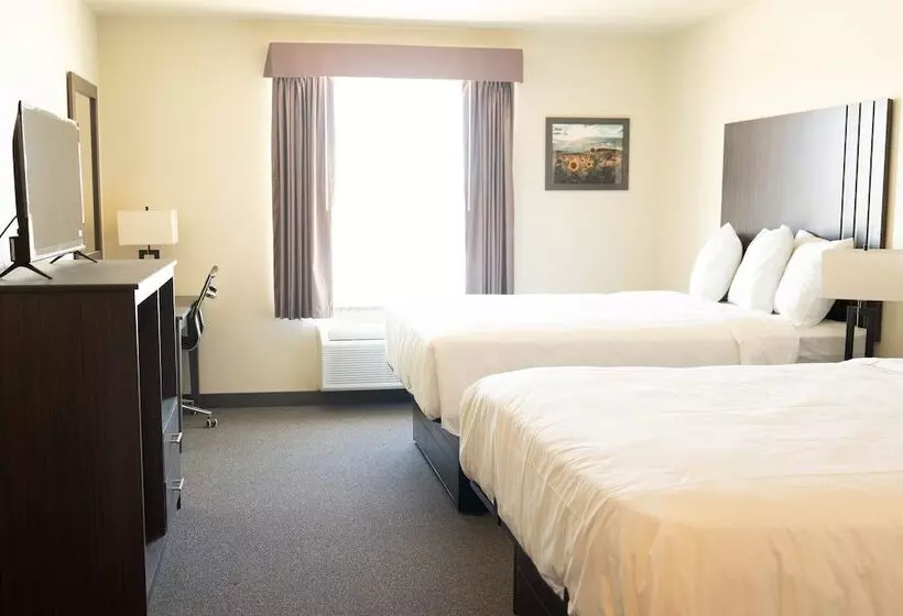 Hotelli Iron Creek Inn & Suites
