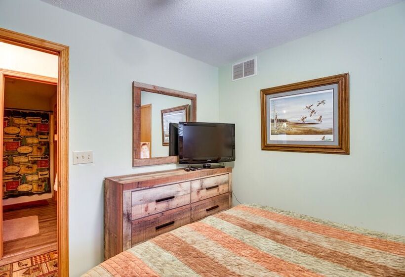 Lakefront Minnesota Home W/ Deck, Dock & Fire Pit