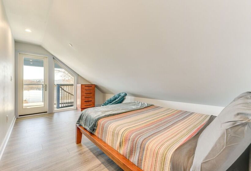 Lakefront Roy Cabin ~ 40 Mi To Mount Rainier!