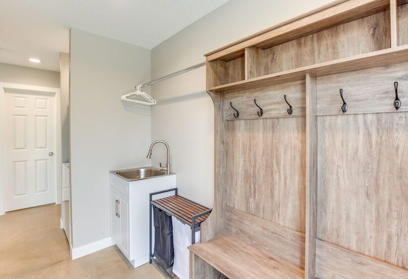 Modern Oskaloosa Cabin W/ 2 Acres & On Site Trails