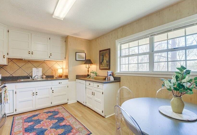 Oxford Getaway: Walk To Oxford Square!