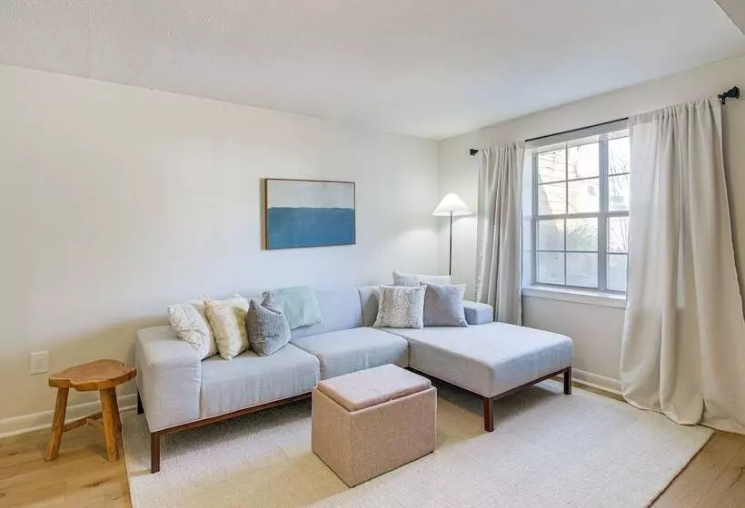 Oxford Getaway: Walk To Oxford Square!