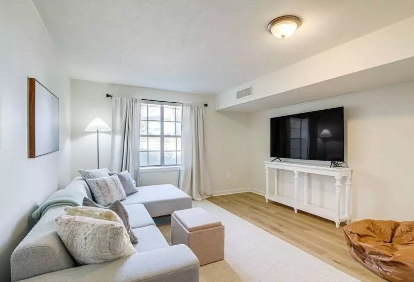 Oxford Getaway: Walk To Oxford Square!