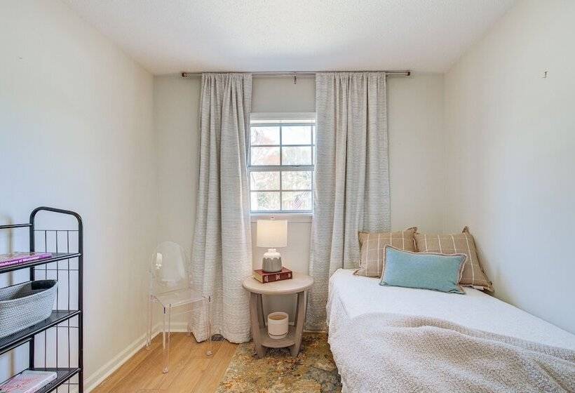 Oxford Getaway: Walk To Oxford Square!