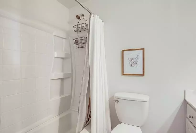 Oxford Getaway: Walk To Oxford Square!