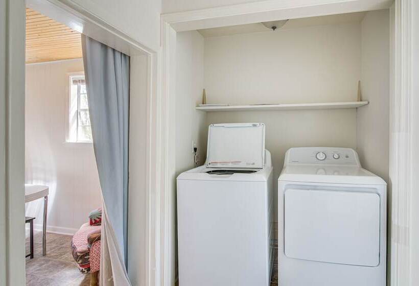 Oxford Getaway: Walk To Oxford Square!