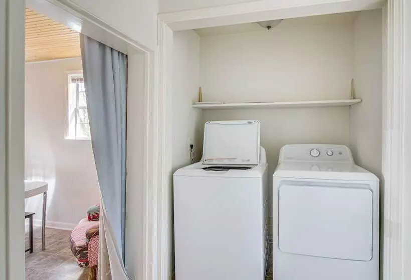 Oxford Getaway: Walk To Oxford Square!